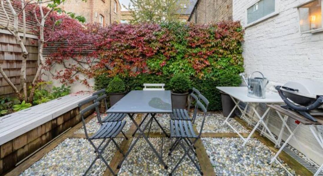 Parkside Mews With Garden In Battersea Park * London