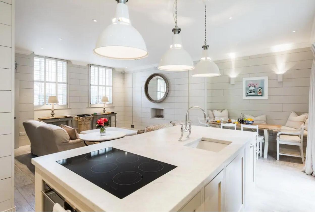 Parkside Mews With Garden In Battersea Park Apartment