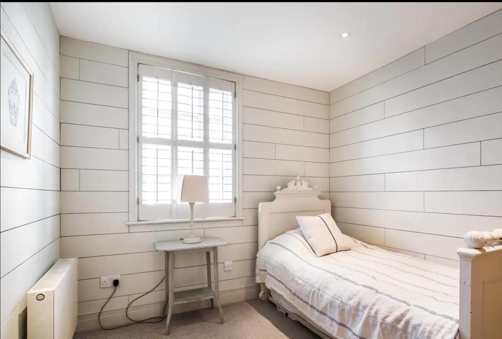 Apartment Parkside Mews With Garden In Battersea Park London
