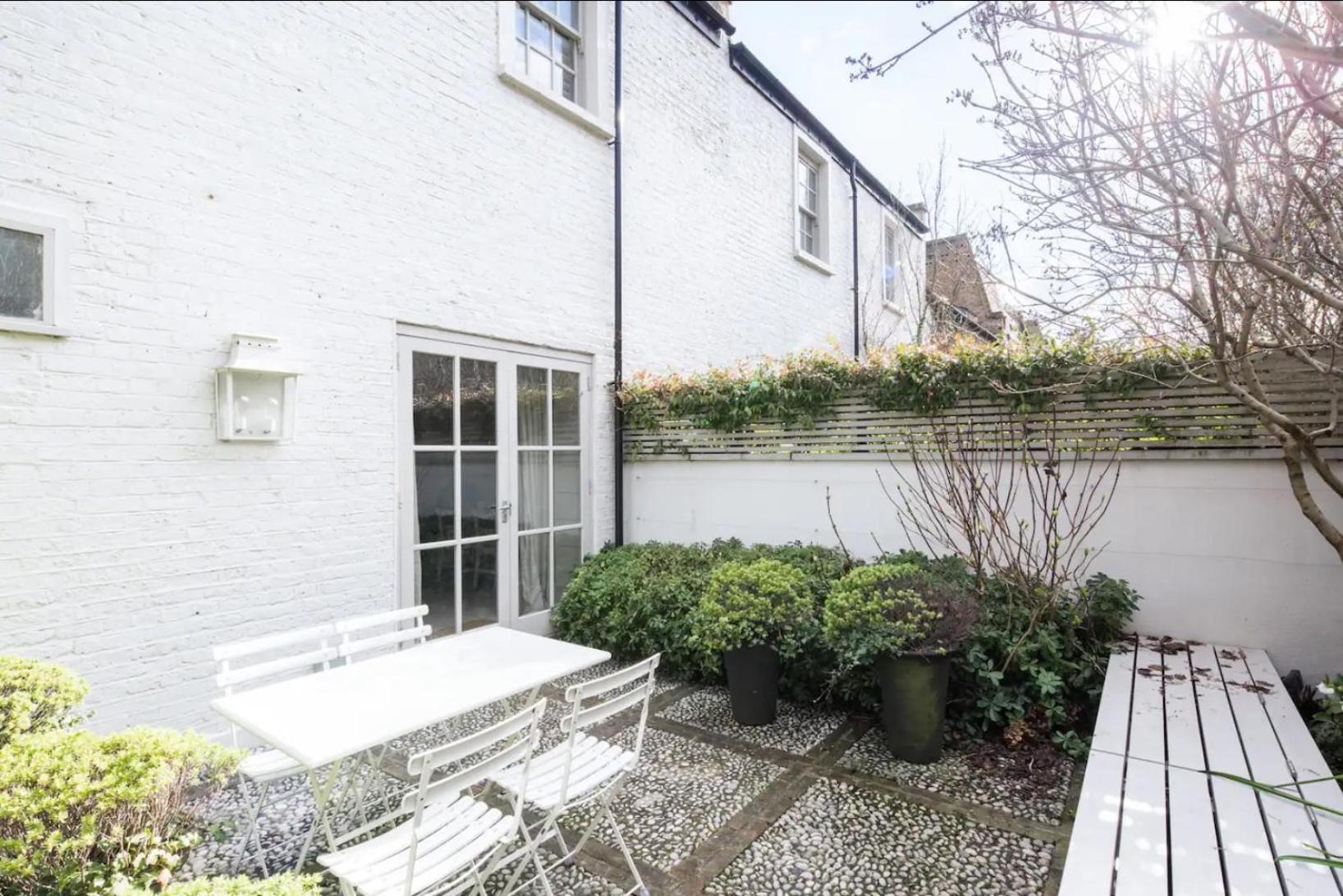 Apartment Parkside Mews With Garden In Battersea Park